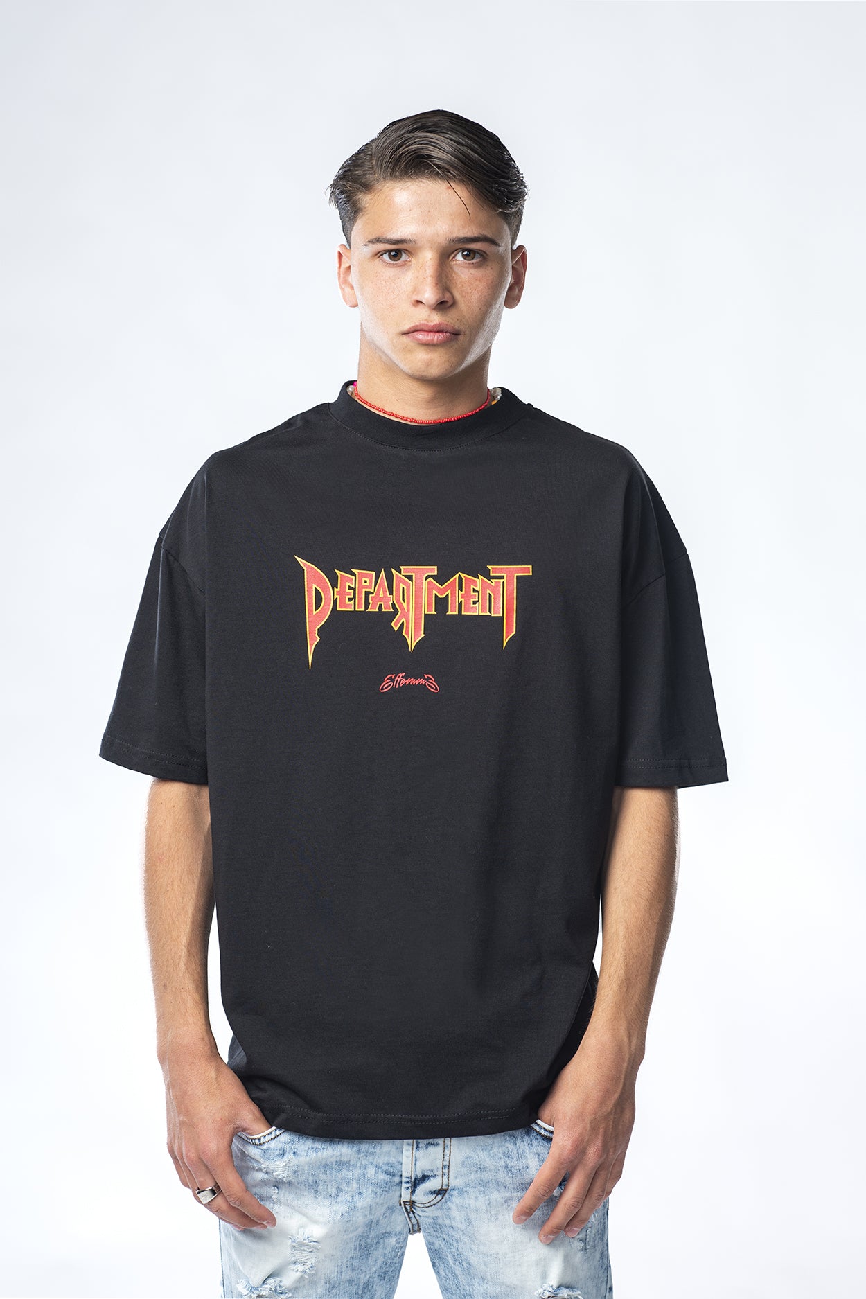 T-shirt nera con stampa Department