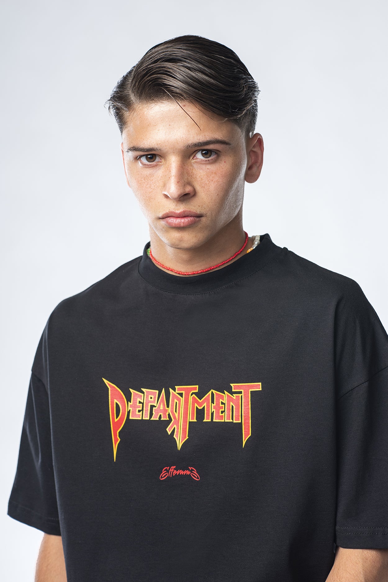 T-shirt nera con stampa Department