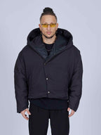 Giubbotto puffer nero con stampa sul retro