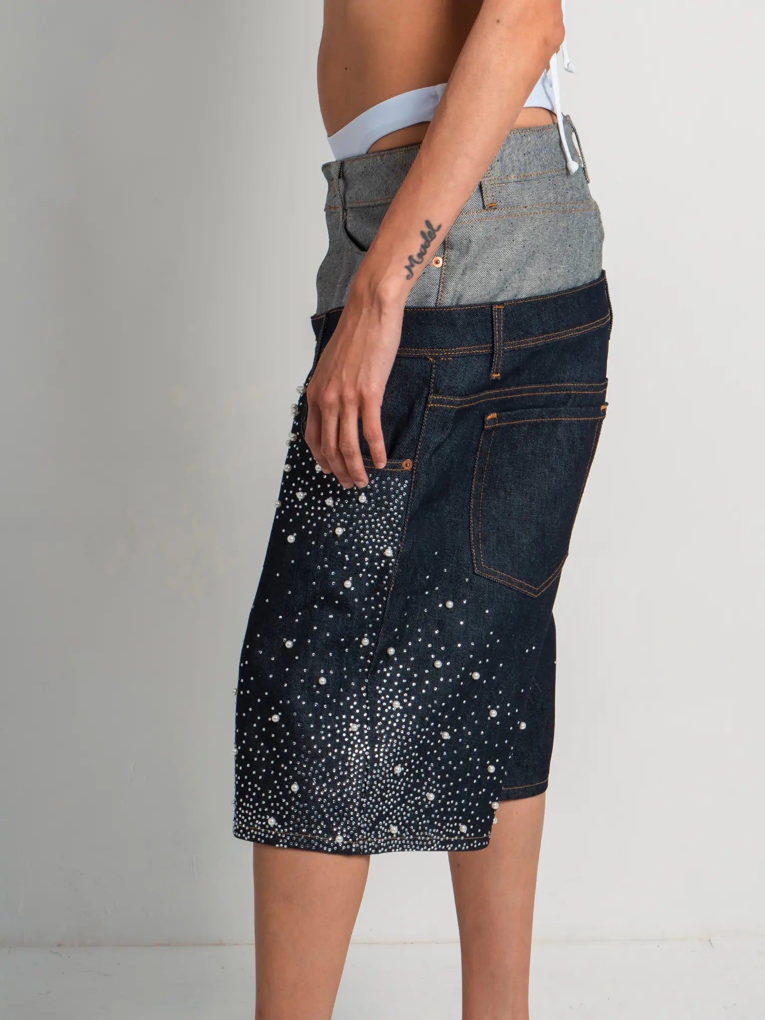 DENIM SHORT BELT PEARLED
