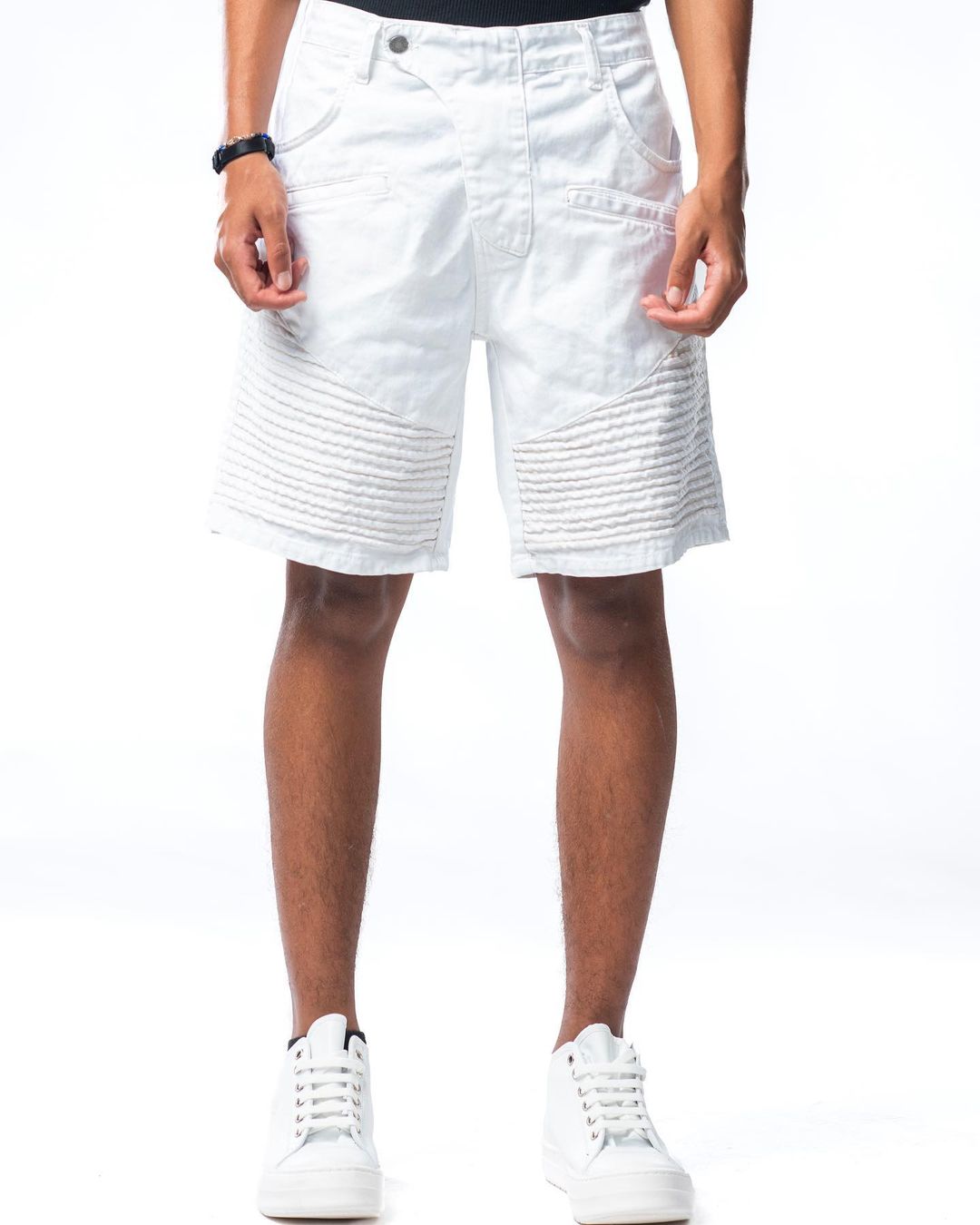 Bermudas blancas en denim biker modelo Effemme Exclusive Lab